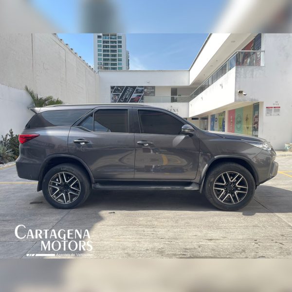 TOYOTA FORTUNER STREET DIÉSEL 2019