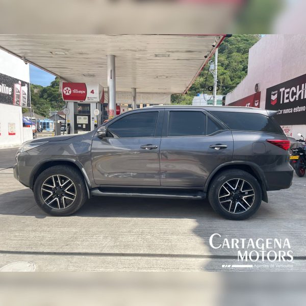 TOYOTA FORTUNER STREET DIÉSEL 2019