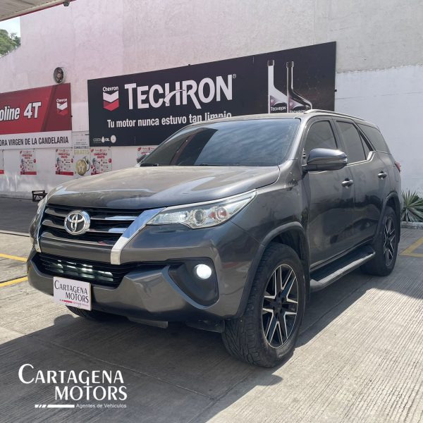 TOYOTA FORTUNER STREET DIÉSEL 2019