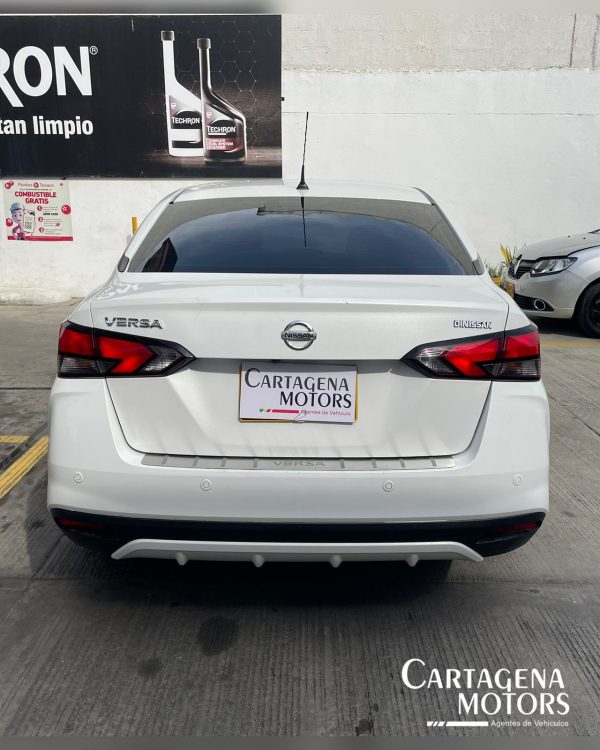 NISSAN VERSA ADVANCE 2023