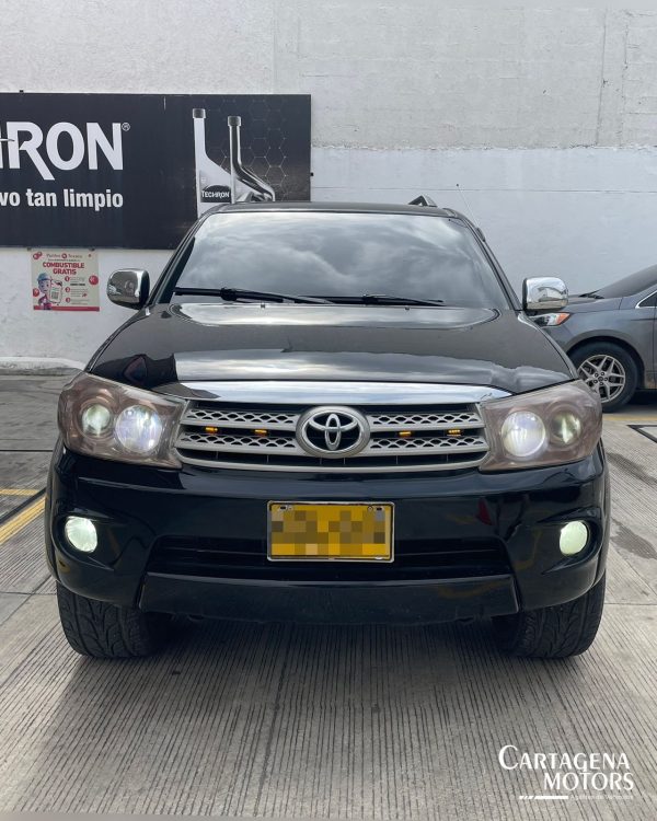 TOYOTA FORTUNER 2011