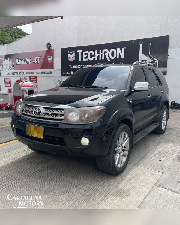 TOYOTA FORTUNER 2011