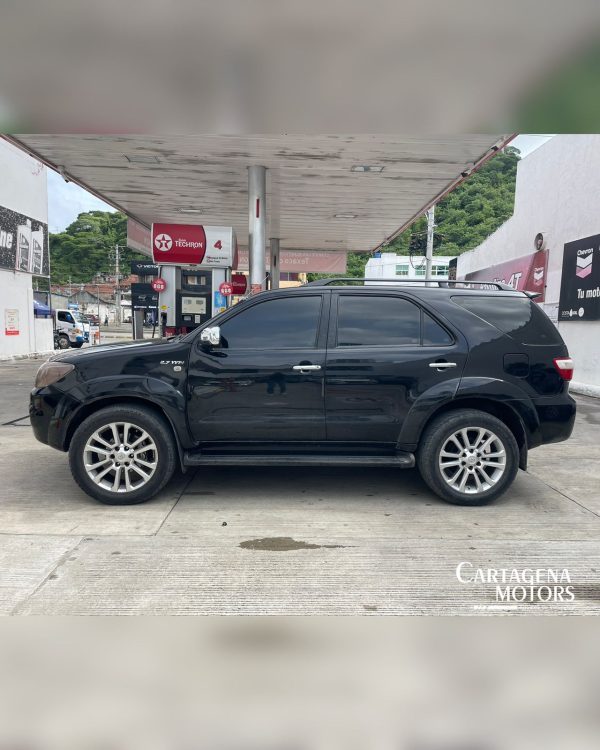TOYOTA FORTUNER 2011