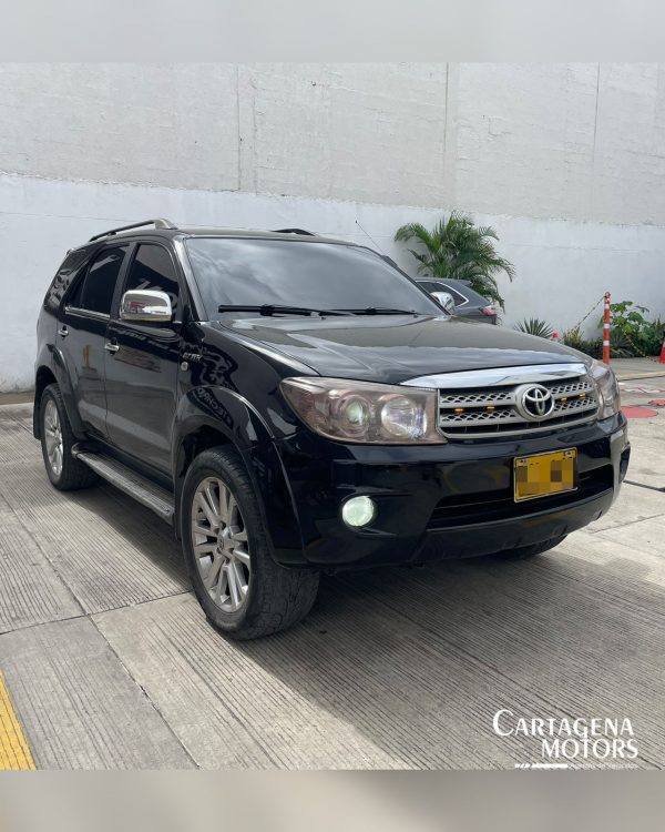 TOYOTA FORTUNER 2011