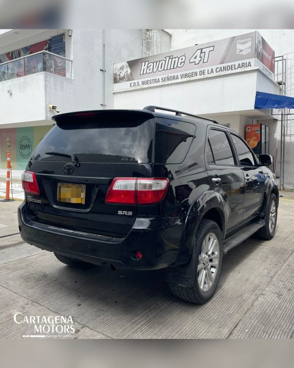 TOYOTA FORTUNER 2011