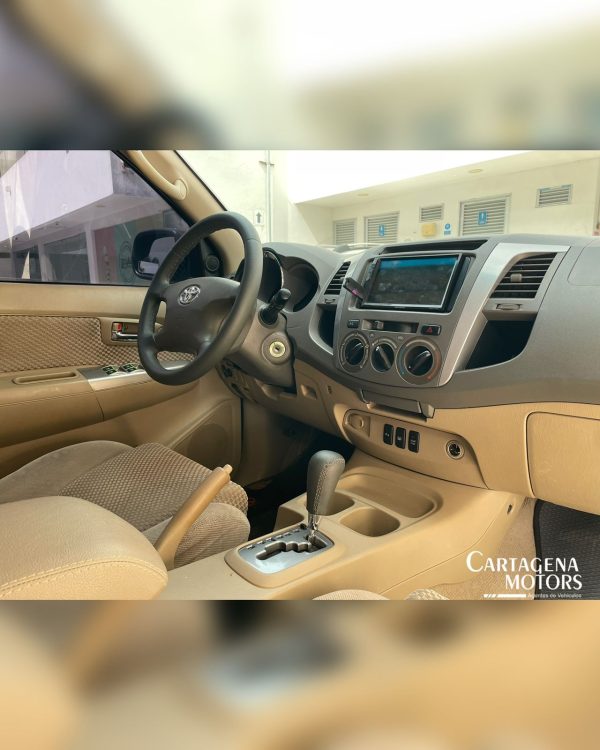 TOYOTA FORTUNER 2011