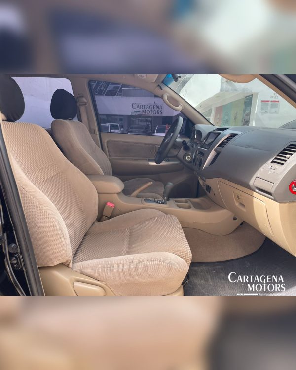 TOYOTA FORTUNER 2011