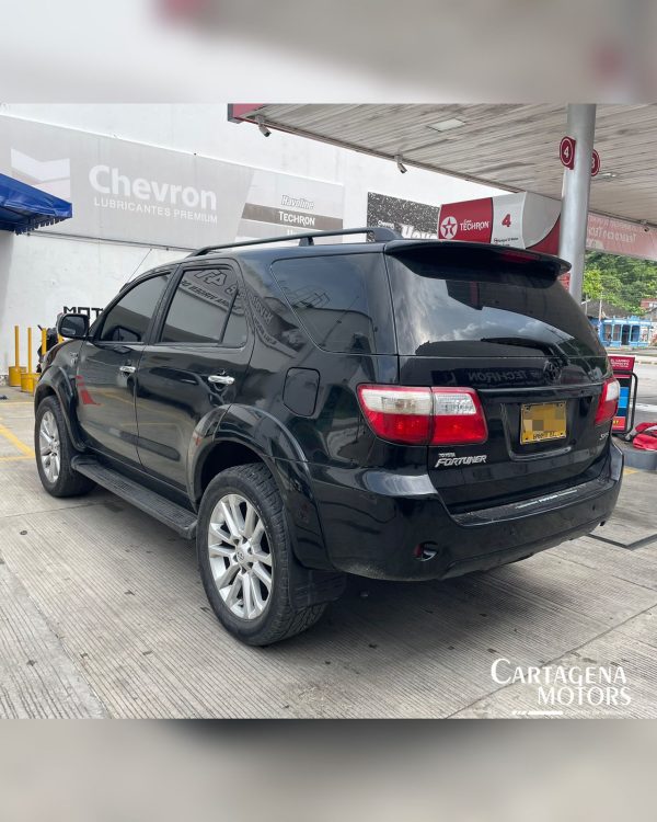 TOYOTA FORTUNER 2011