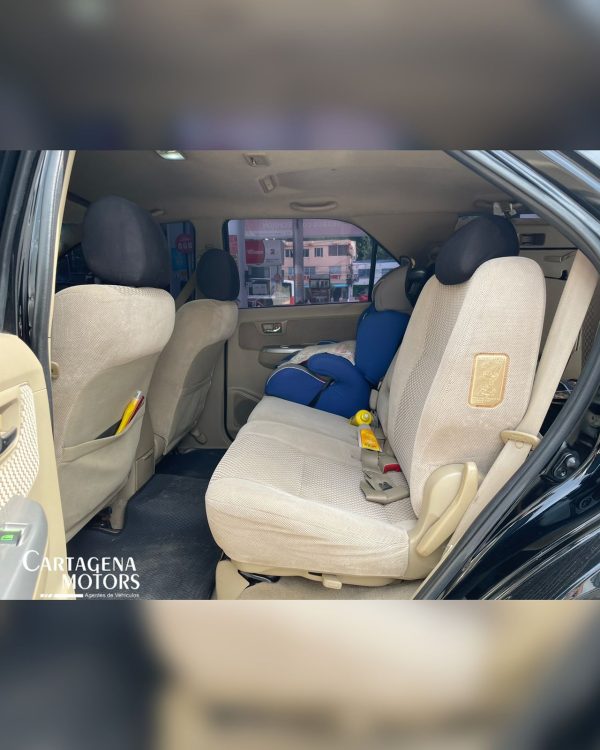 TOYOTA FORTUNER 2011