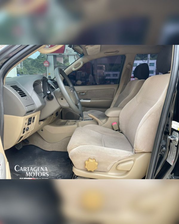 TOYOTA FORTUNER 2011