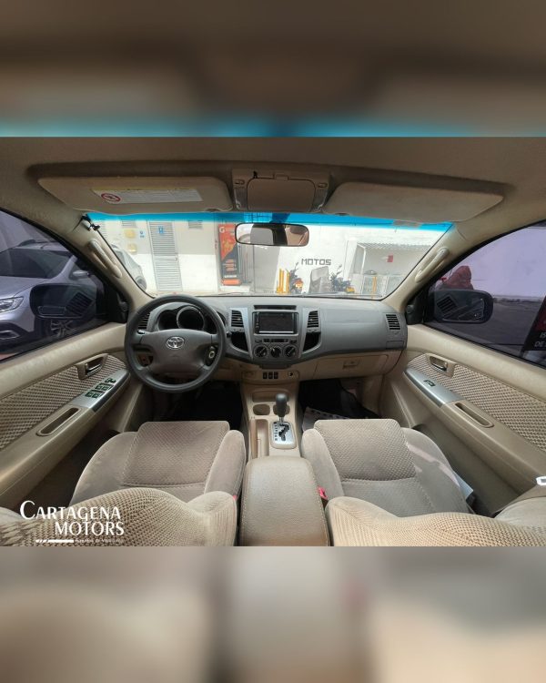 TOYOTA FORTUNER 2011